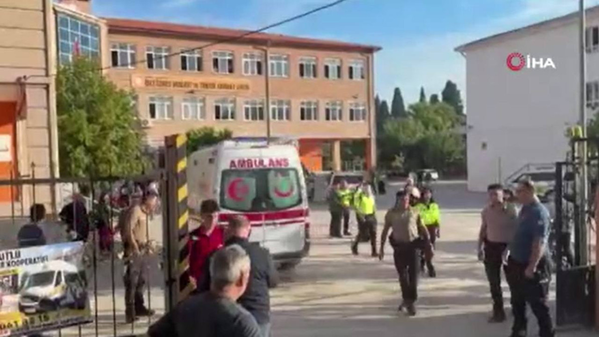 Manisa'da lisede silahlı saldırı: Yaralı öğrenciler var