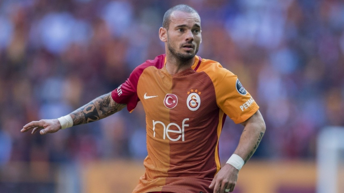 Galatasaray'ın eski yıldızı hatıralarını bir bir satıyor