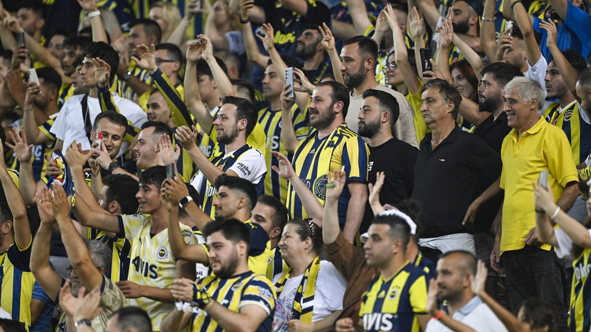 MÃYORBİRâden Aziz Yıldırımâa telif ziyareti: Stadyumlarda müzik için lisanslama gündemde