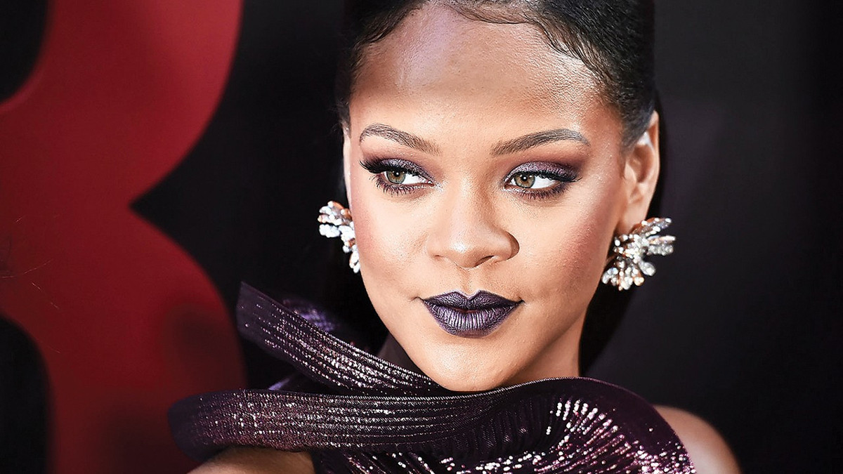 Ünlü şarkıcı Rihanna'nın evine silahlı saldırı düzenlendi