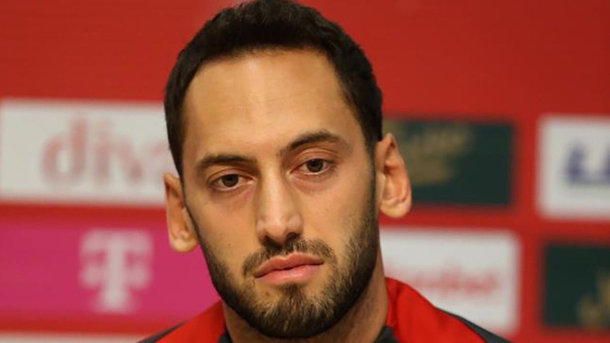 Hakan Çalhanoğlu aday kadrodan çıkarıldı