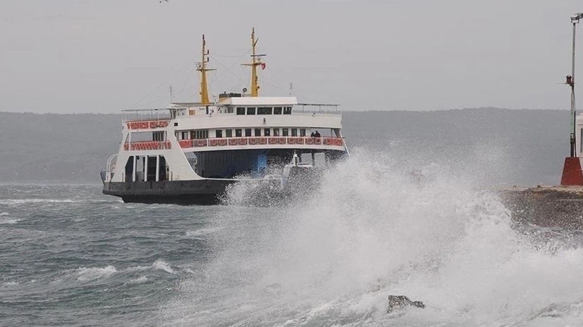 Güney Marmara'da bazı feribot seferleri fırtına nedeniyle iptal edildi