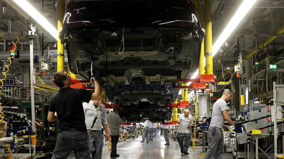 Almanya'da sanayi siparişleri beklentileri aştı