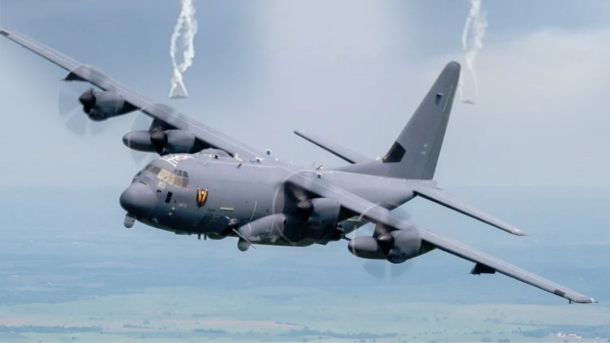 Uçak kazasının görgü tanığı konuştu: Paraşütle inen birini gördüm