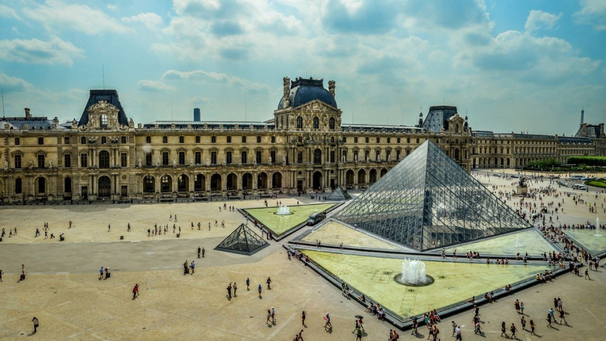 Louvre Müzesi'nde soygun sonrası yeni önlemler devrede