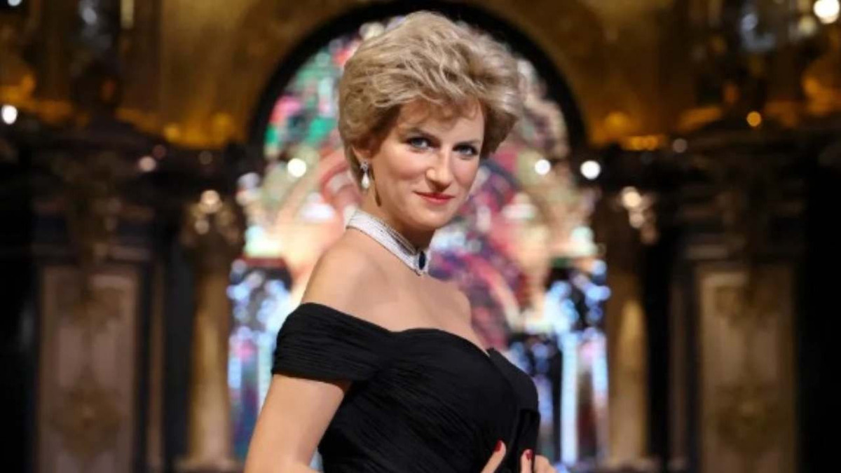 Prenses Diana'nın balmumu heykeli 'intikam elbisesi' ile ilk kez sergilendi