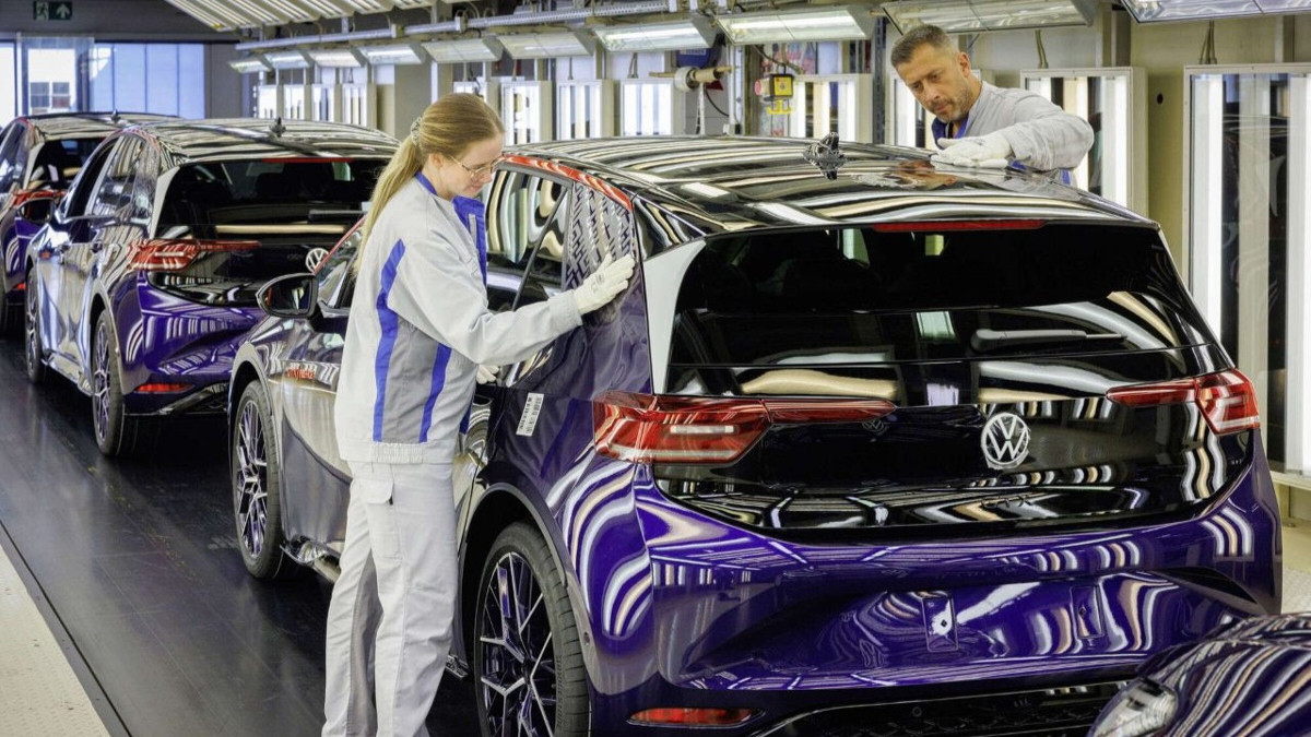 Volkswagen'den ABD yatırımına tarife freni: Fabrika planı askıya alındı