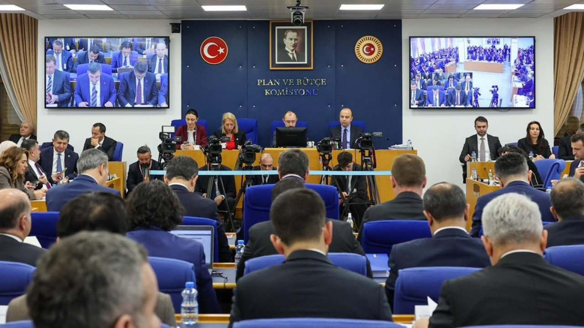 Kamu yöneticilerine 30 bin TL seyyanen zam teklifi tartışma yarattı!