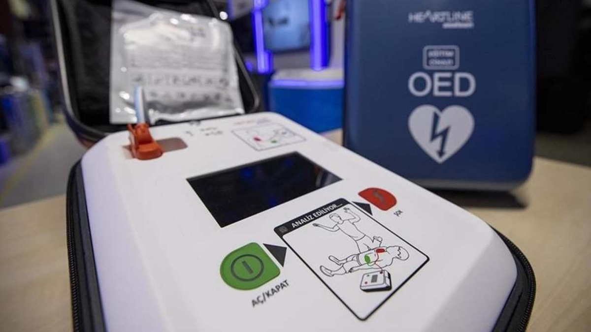 Hayat kurtaran yönetmelik yürürlükte: AVM, stat ve iş yerlerine 'şok cihazı' şartı