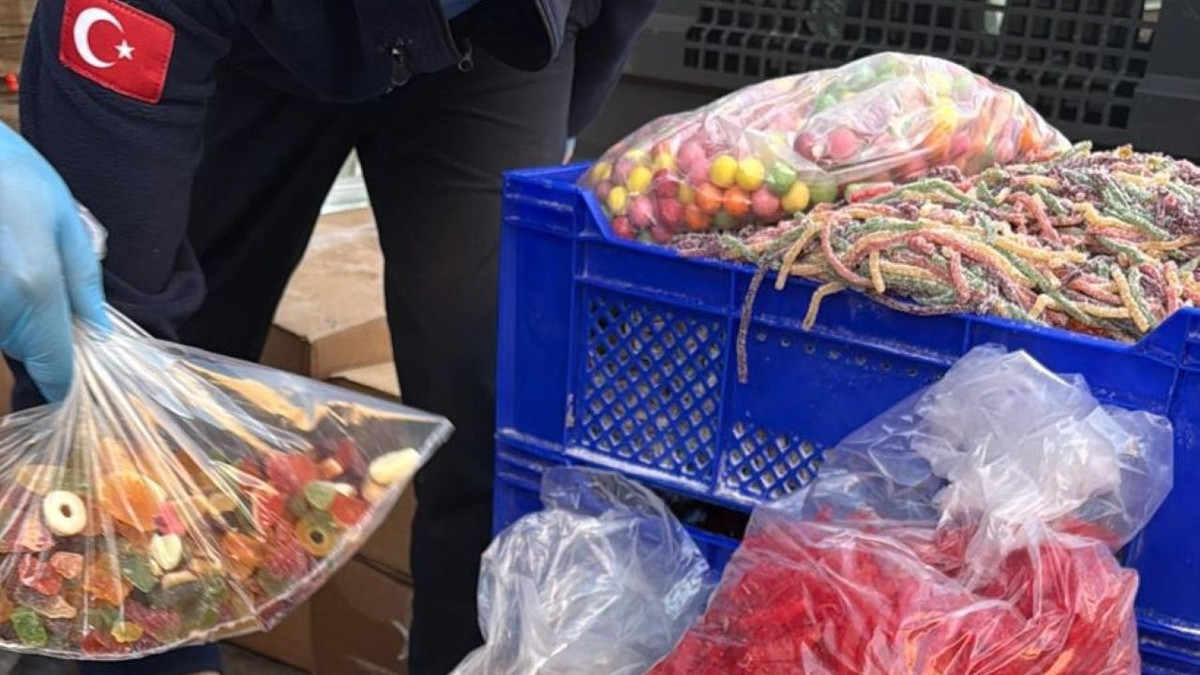 9 ton jelibon ve şekerleme imha edildi