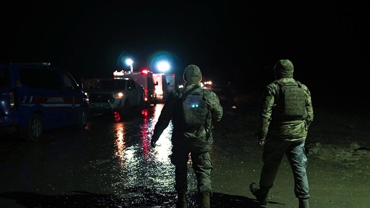 Bakan Uraloğlu, düşen uçakta yaşananları anbean paylaştı