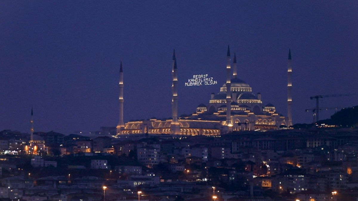 Bugün kandil mi? Regaib Kandili bugün mü, ne zaman?