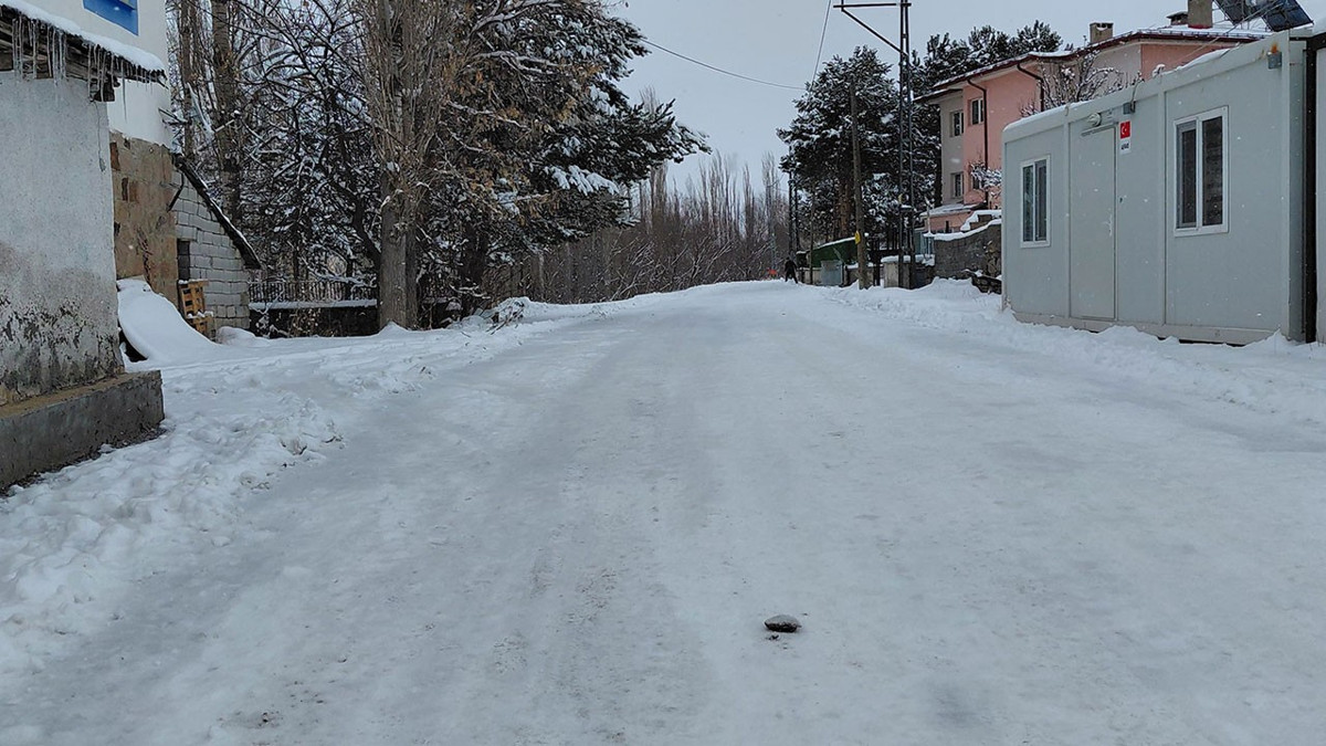 Bir ilçe adeta dondu, termometreler -19.4'ü gösterdi