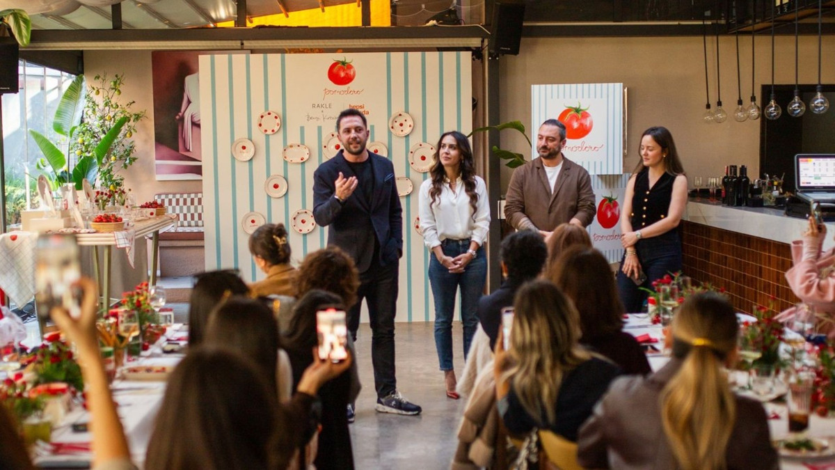 Rakle ve Bengi Kurtcebe’den sofralara renk katan özel iş birliği: Pomodoro Koleksiyonu