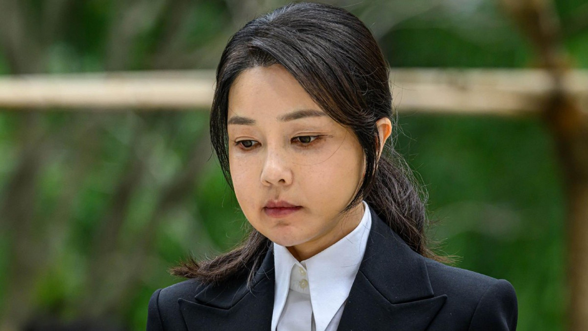 Eski first lady’ye rüşvet suçlaması! Takı, tablo, çanta...