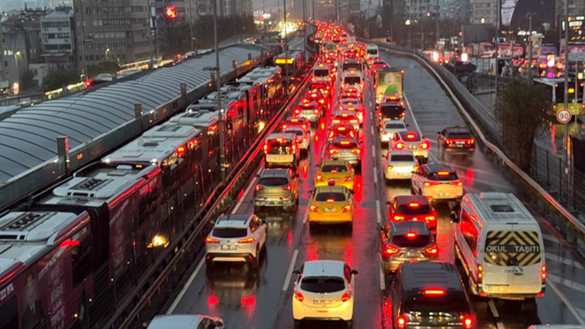 1 Ocak toplu taşıma - ulaşım ücretsiz mi? Otobüs, metro, metrobüs, İETT, tramvay, Marmaray bedava mı?