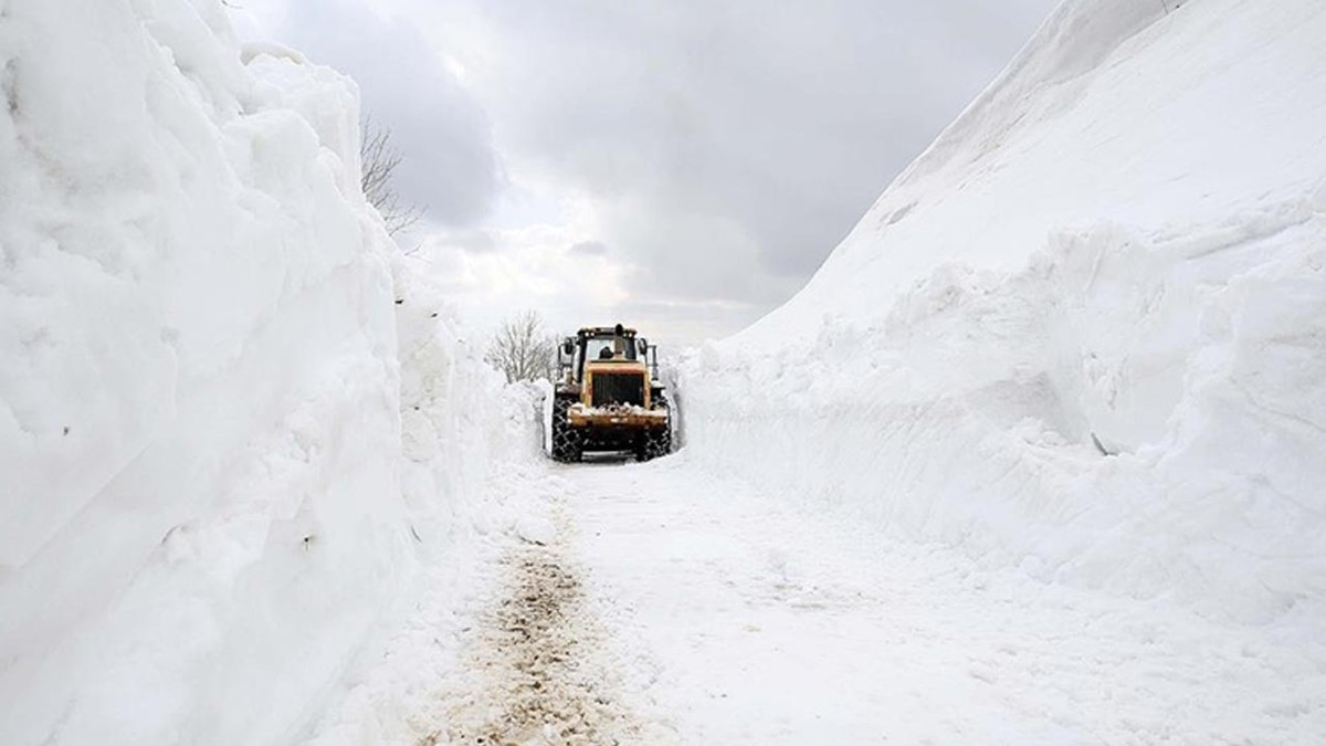 Son dakika: Van-Bitlis yoluna çığ düştü!