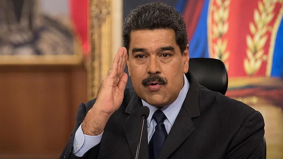 CNN: Maduro ve eşi sürüklenerek çıkarıldı