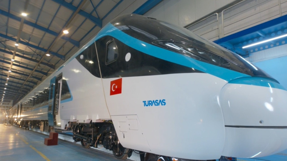 Milli elektrikli hızlı tren raylara çıkmaya hazırlanıyor