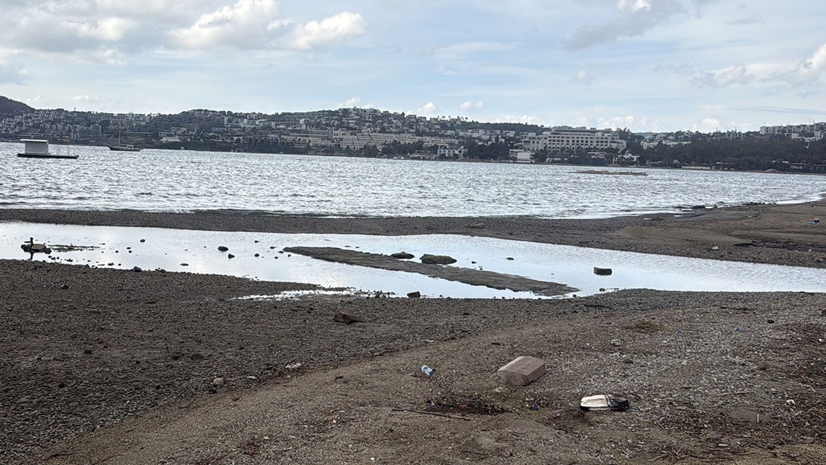 Bodrum'da deniz suyu 3 ila 5 metre çekildi