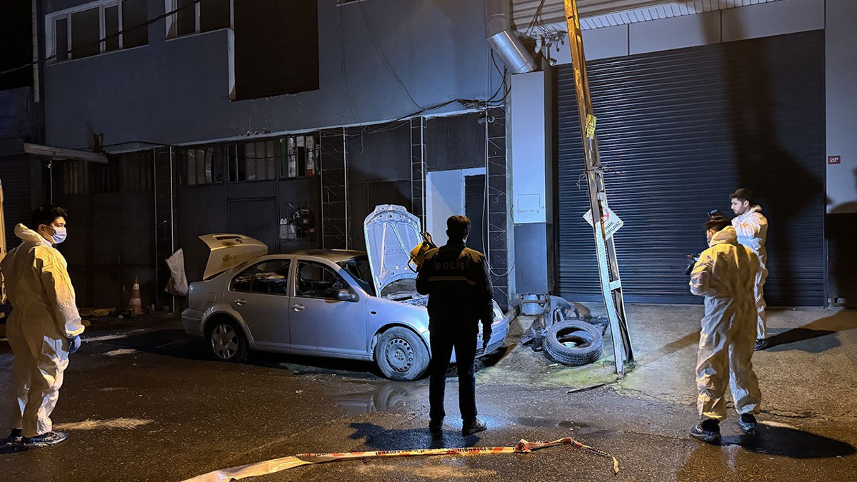 İstanbul'da bir kişi ısınmak için girdiği otomobilde çıkan yangında feci şekilde can verdi