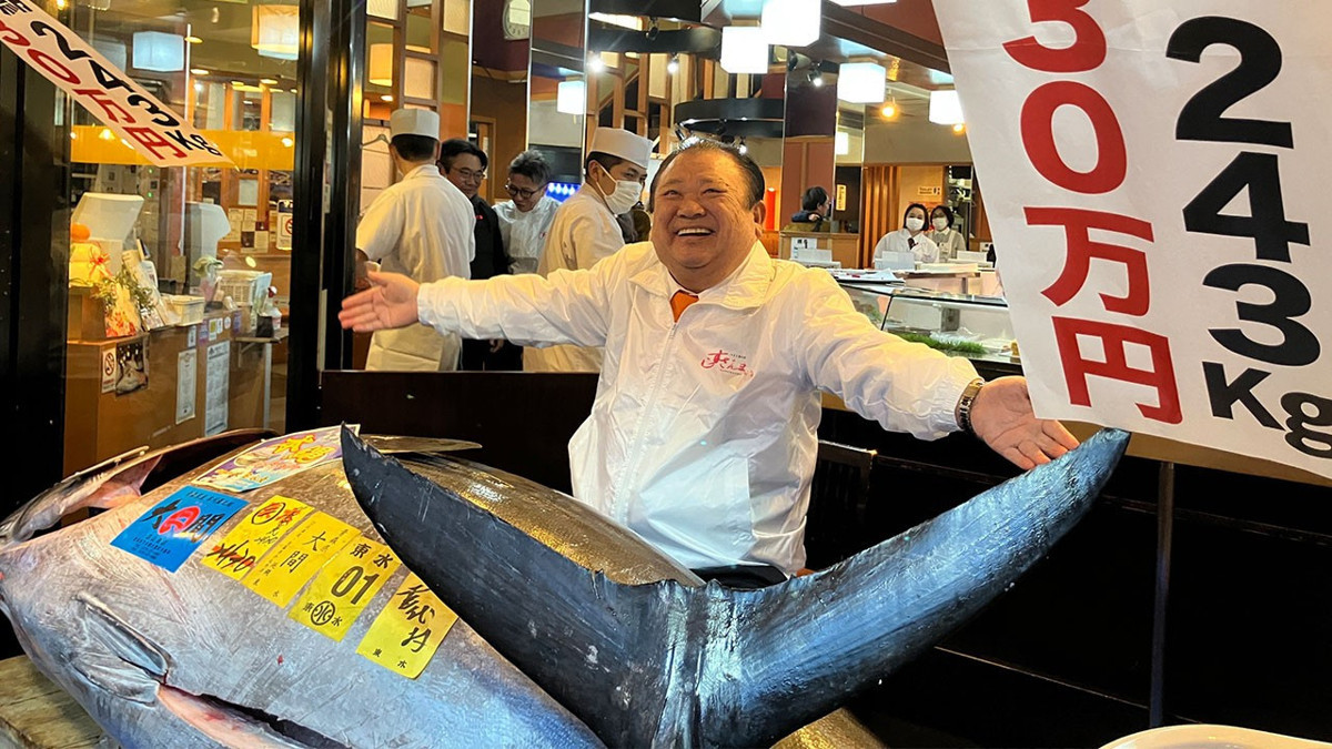 Japonya’daki balık mezatında dev orkinos 3,2 milyon dolara satıldı