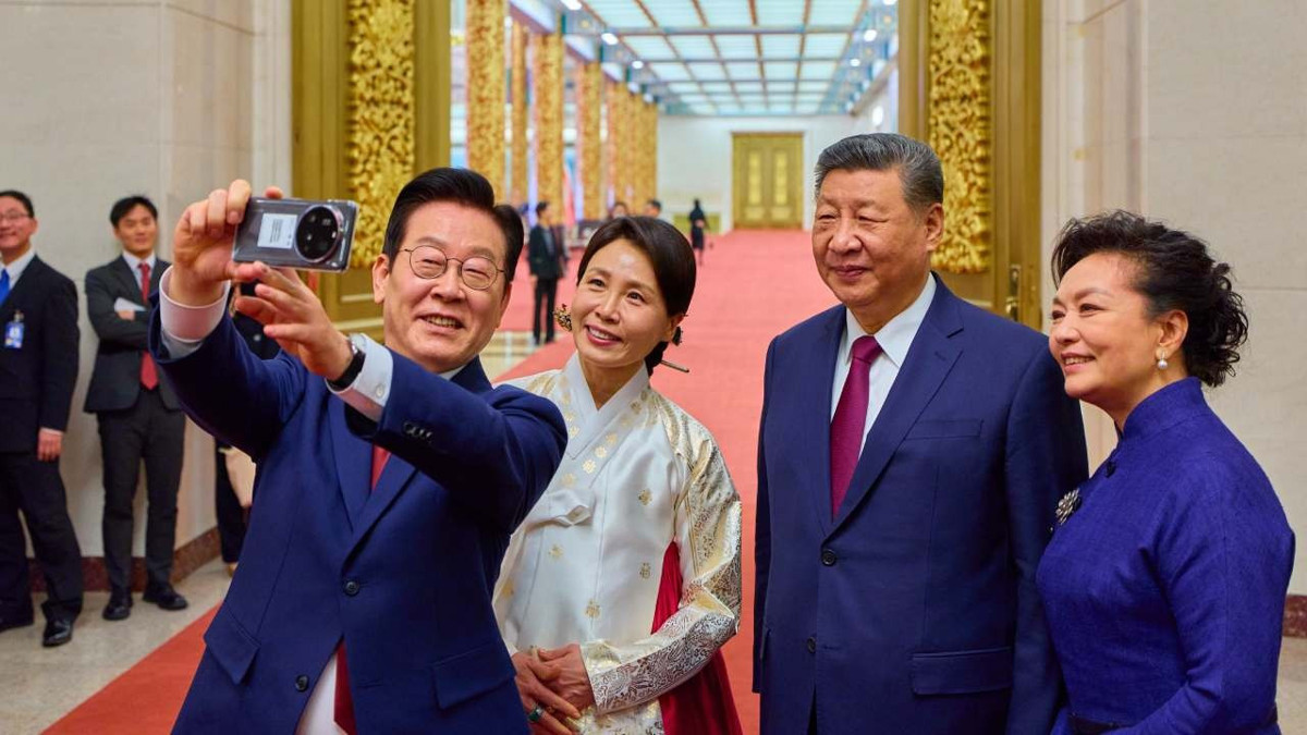 Güney Kore Devlet Başkanı Lee, Çinli mevkidaşı Xi ile selfie çekti