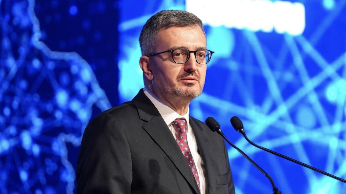 Burhanettin Duran'dan basın mensuplarına çağrı: Gazeteci dijital güvenlik bilincine sahip olandır