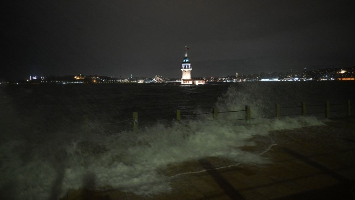 İstanbul Valiliği açıkladı! Fırtına sonrası 193 ac…