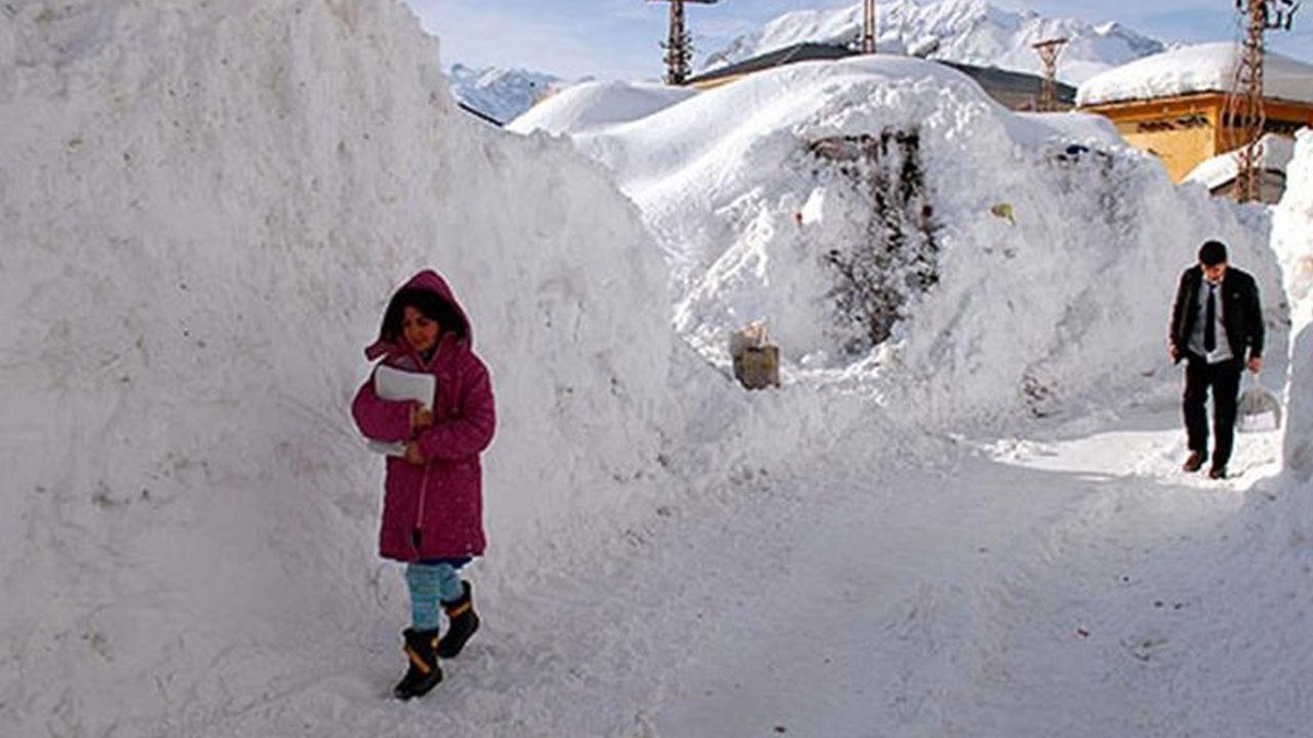 Tunceli'de eğitime kar engeli