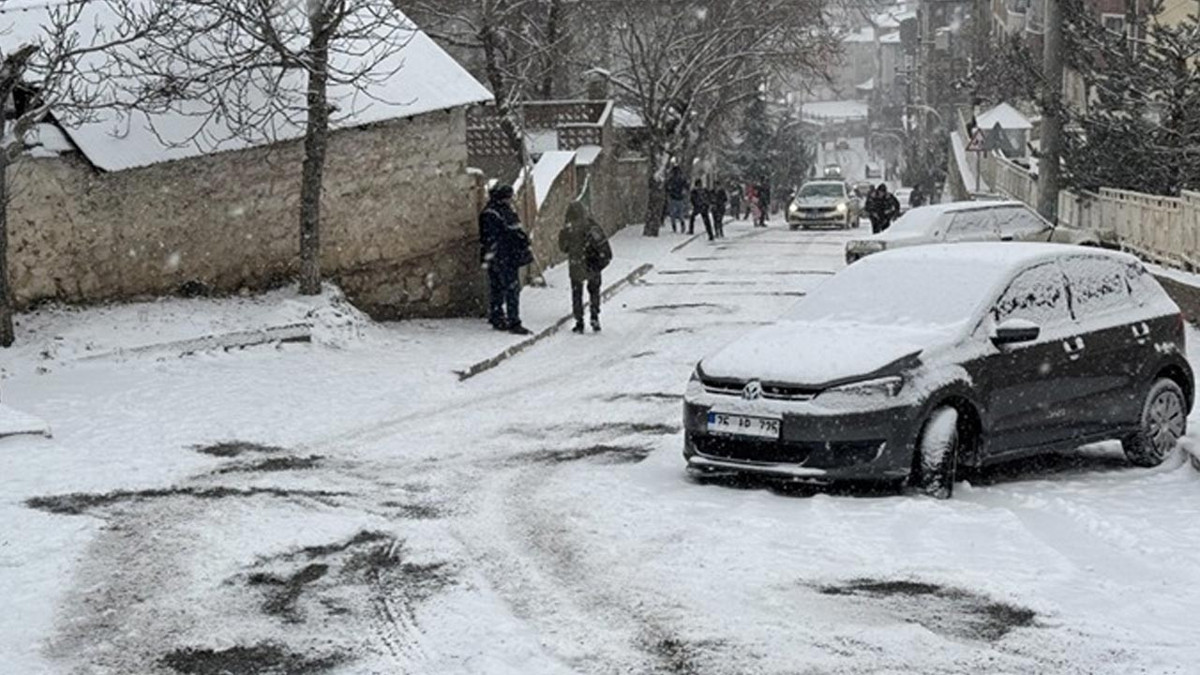 Gümüşhane'de eğitime kar engeli