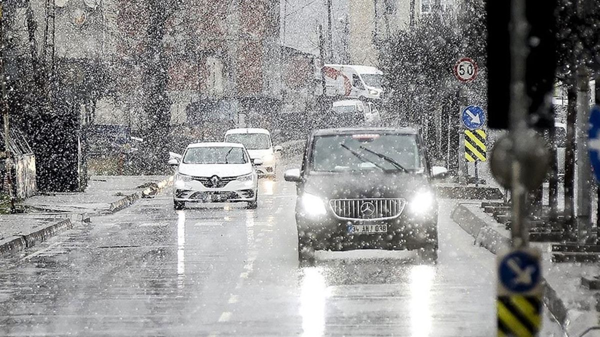 AKOM’dan İstanbul için kar uyarısı: Hava sıcaklığı 3 dereceye kadar düşecek