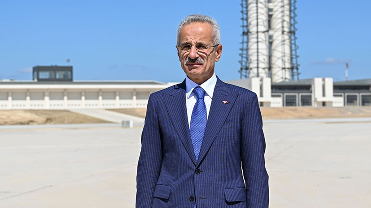 Bakan Uraloğlu açıkladı: Trabzon'da denize yapılacak havalimanı için bu yıl kazma vurulacak
