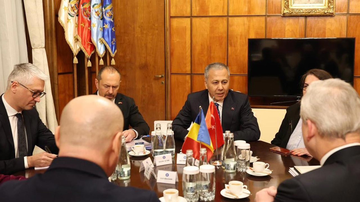 Bakan Yerlikaya, Romanya Başbakanı Bolojan ile görüştü