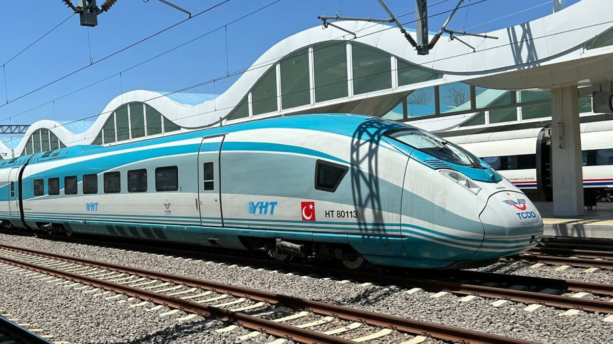 YHT biletlerine zam geldi: İşte hızlı trende yeni tarife...
