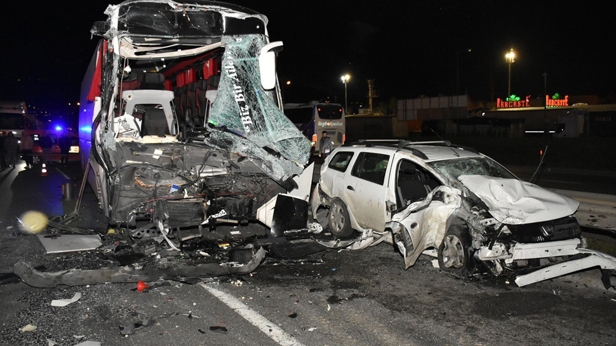 Sakarya'daki feci kazada yaralı sayısı 27'ye yükseldi