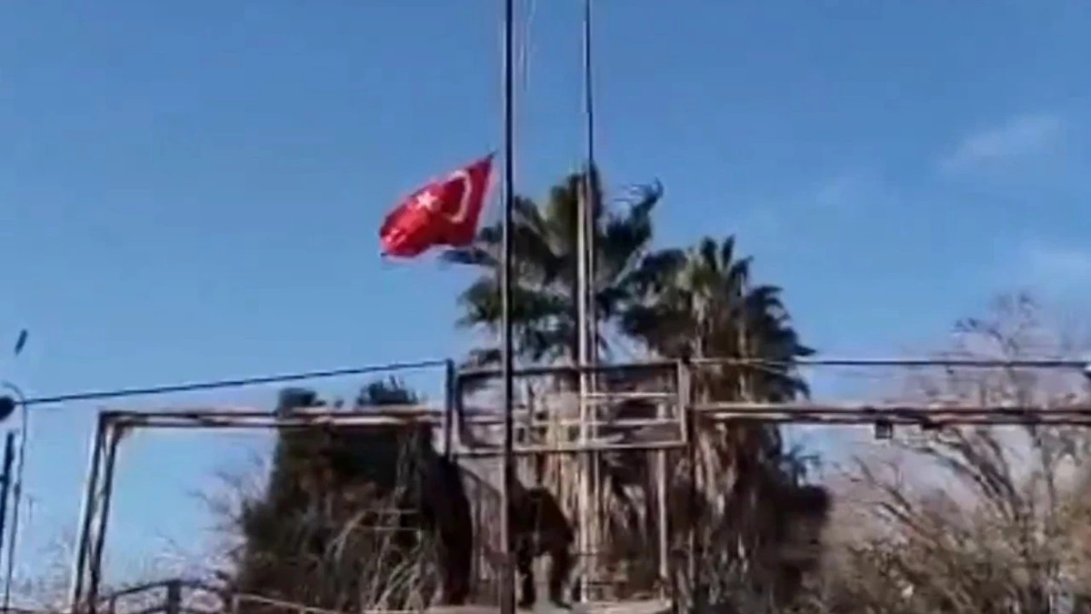 Bayrak provokasyonundan 35 tutuklama: 390 kişi hakkında işlem yapıldı