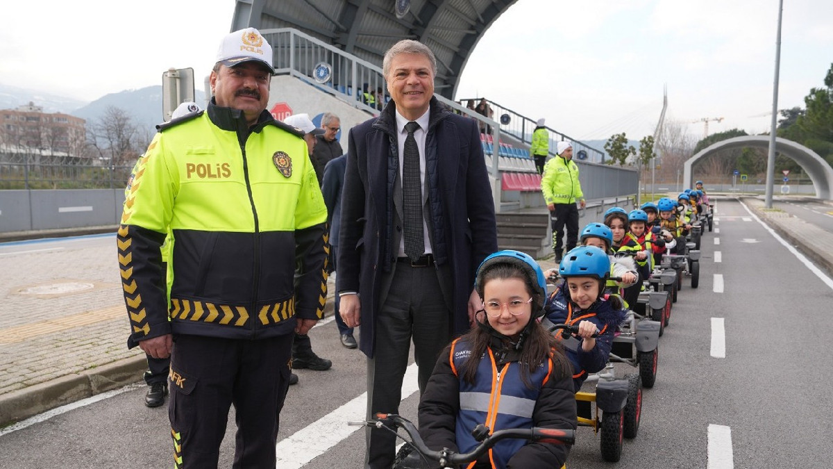 Oyak Renault’tan Güvenli Adımlar: Trafik bilinci çocuklarla başlıyor