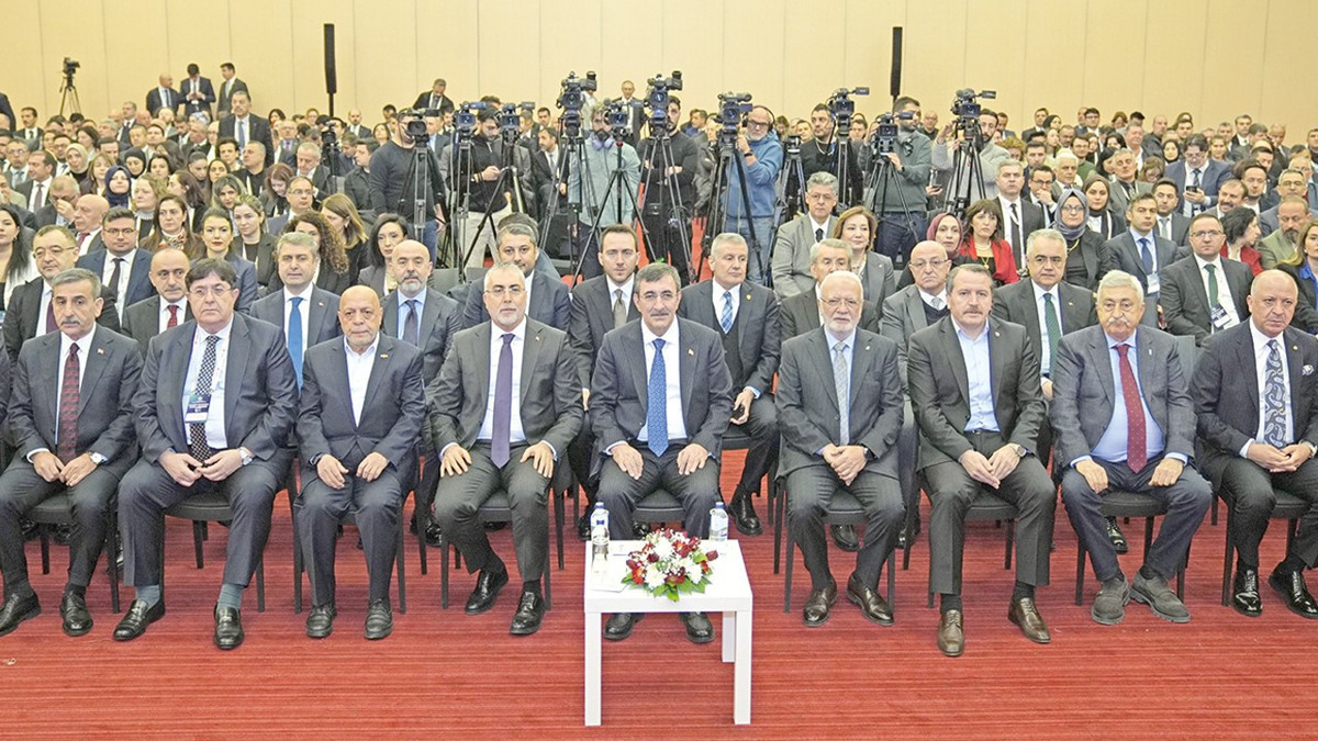 Dijital dönüşüm istihdamı ve üretimi şekillendiriyor