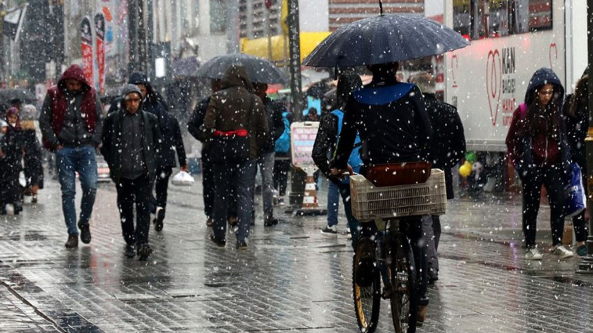 Yurt genelinde yağış alarmı: Kuvvetli kar, sağanak ve fırtına etkili olacak