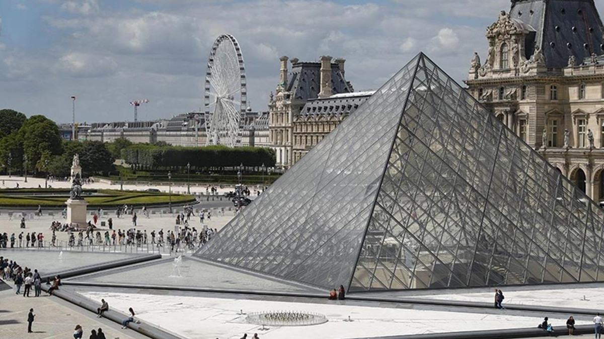 Paris’te Louvre’da grev: Ziyaretler durduruldu