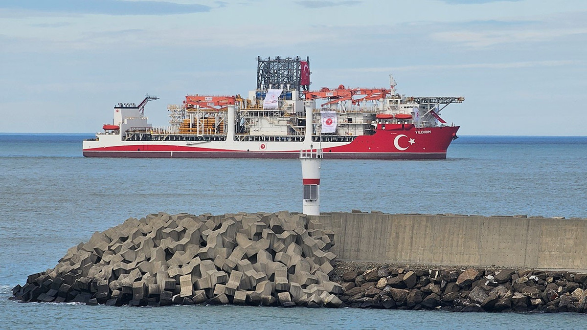 Derin deniz sondaj gemisi "Yıldırım" Karadeniz'e ulaştı