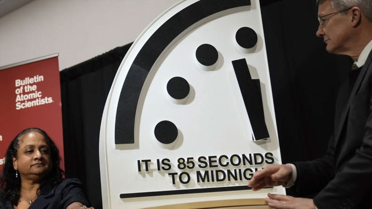 İnsanlık yok oluşa bir adım daha yaklaştı: 'Kıyamet Saati' gece yarısına 85 saniye kalaya getirildi