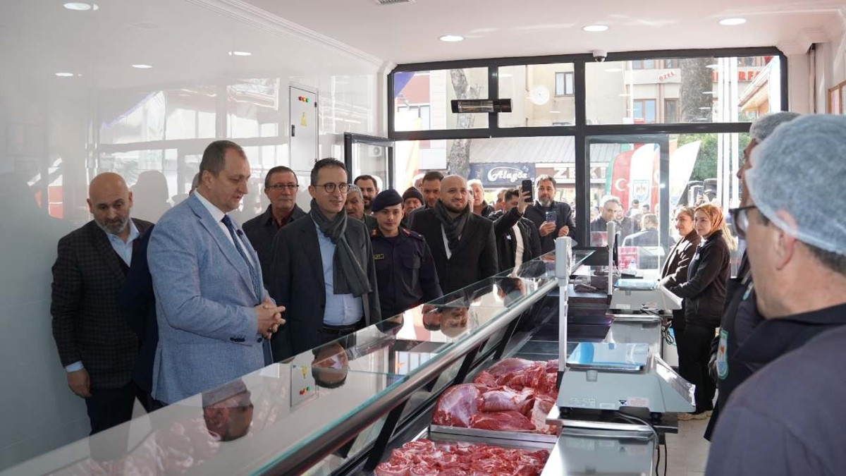 Belediye yüzde 50 indirimle et ve kıyma sattı, ürünler kapışıldı