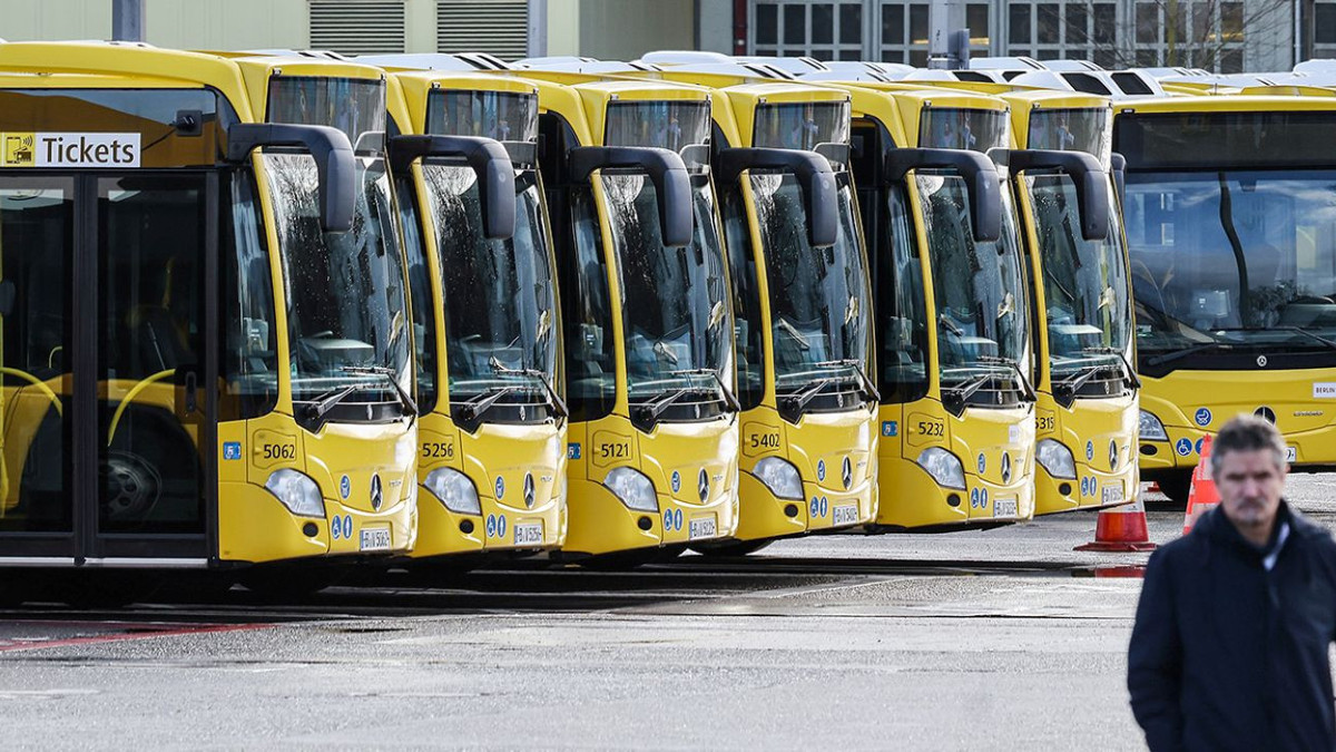 İşçiler grev kararı aldı: Toplu taşıma 24 saat duracak