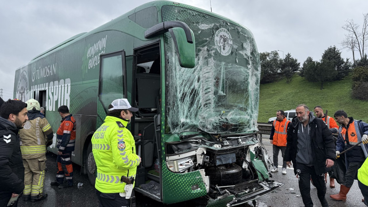 Konyaspor U-19 takımını taşıyan otobüs İstanbul’da kaza yaptı