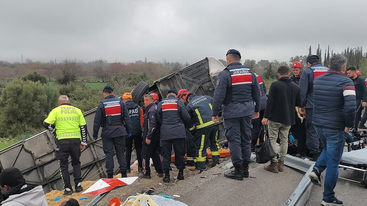 Son dakika... Tekirdağ–Antalya seferini yapan otobüs devrildi: Çok sayıda can kaybı var