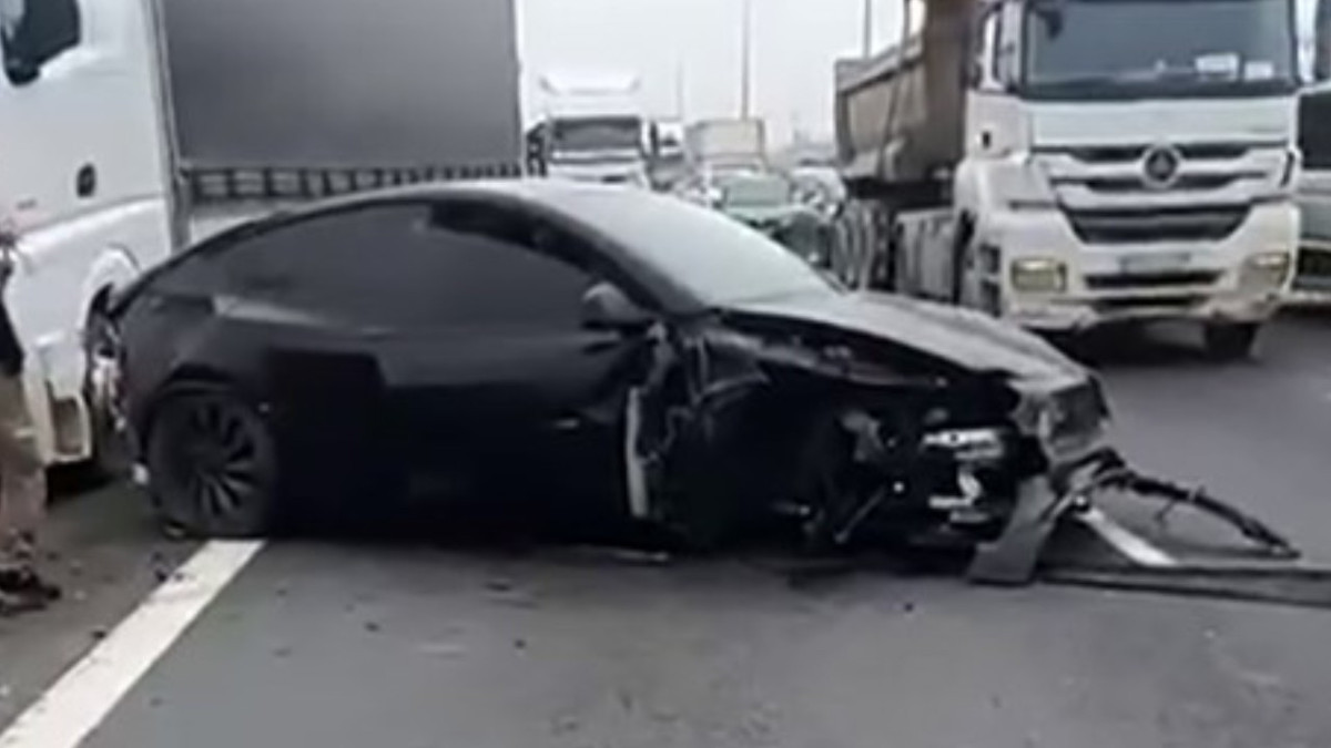 Tesla otopilotta ters yöne girdi: Firma 'kullanıcı hatası' dedi