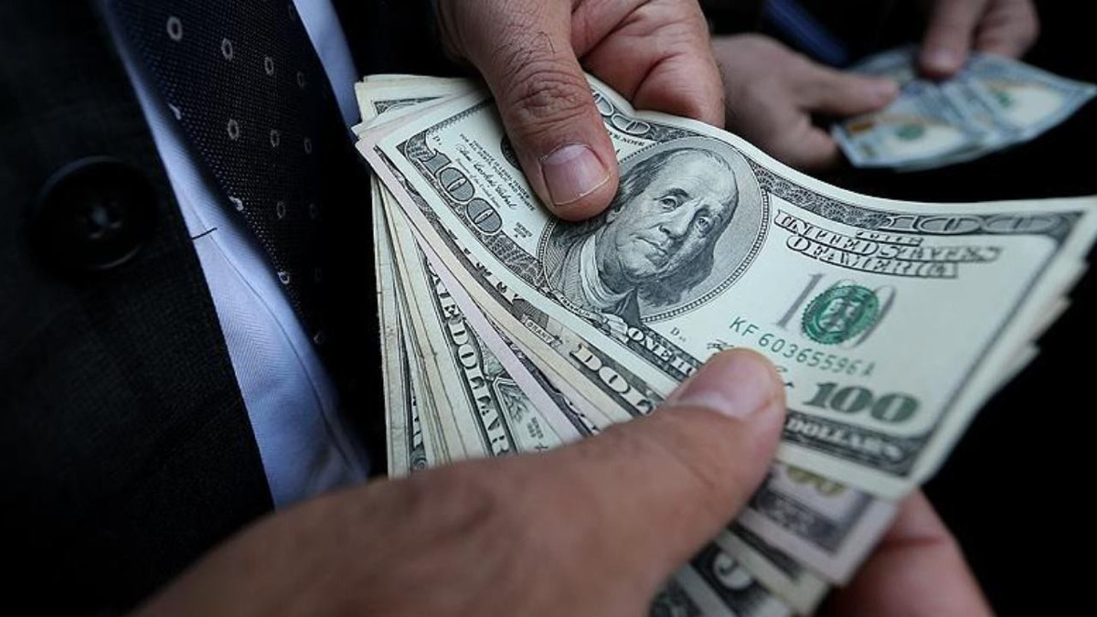 Artan risk primi güçlü ABD ekonomisine rağmen doları baskılıyor