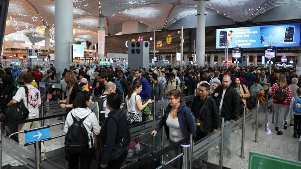 Havalimanlarında yeni sınır sistemi krizi: Saatler süren kuyruklar kapıda